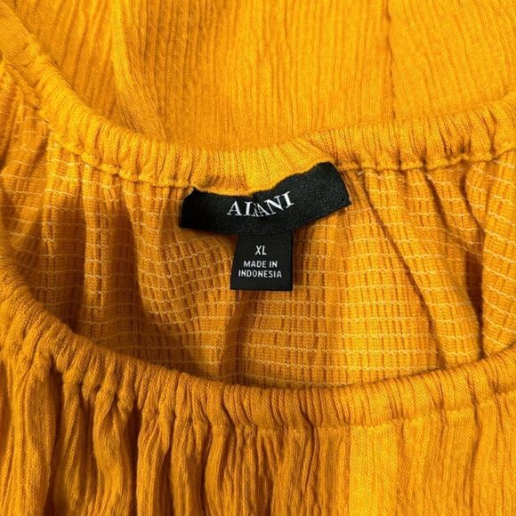 ALFANI CRINKLED TEXTURED HALTER TOP - Picture 6 of 8